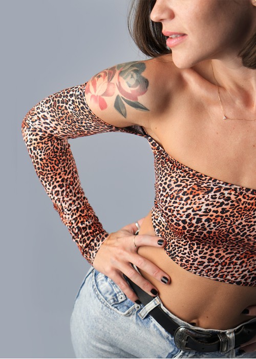 Top Andrea mangas leopardo Rust